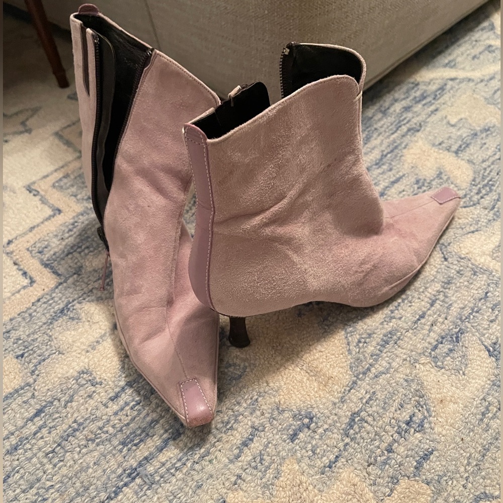 Donald J. Pliner stiletto boots lilac color; suede size 9 kitten heel; lt purple
